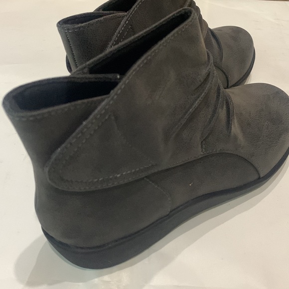 New Clarks Cloudsteppers Sillian Sway Women's Ankle Boots - Picture 8 of 8